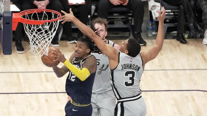 NBA Ja Morant la rompe ante los Spurs con la canasta de la temporada
