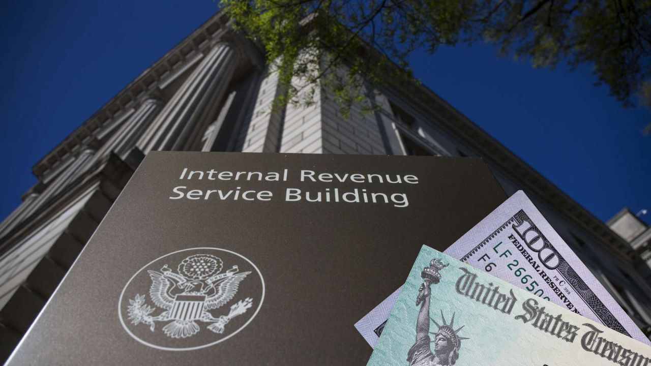 Cheques de reembolso del IRS ya se están cobrando en 2025