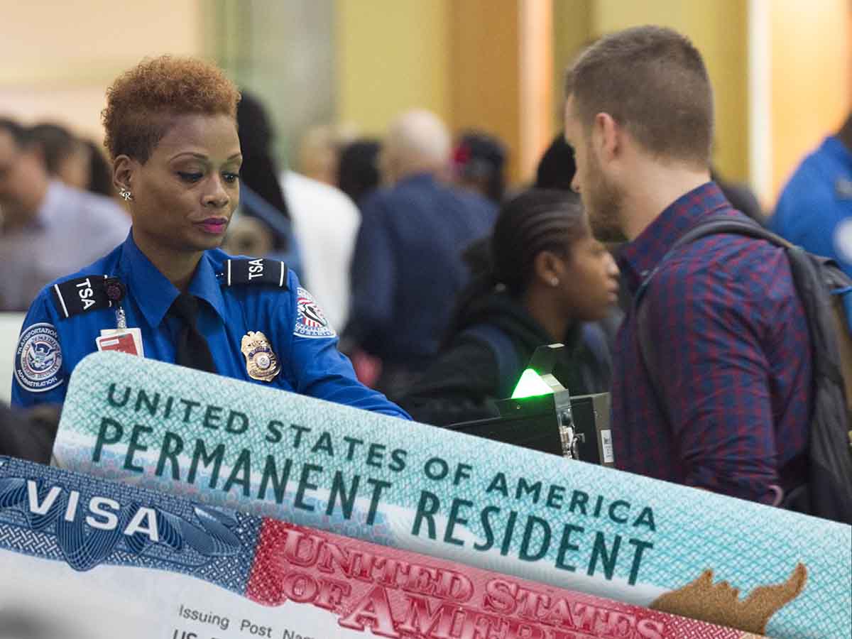 Titulares con Green Card en California