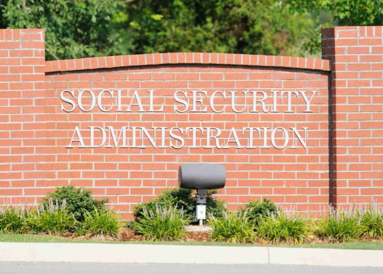 Recortes de empleados en el Seguro Social