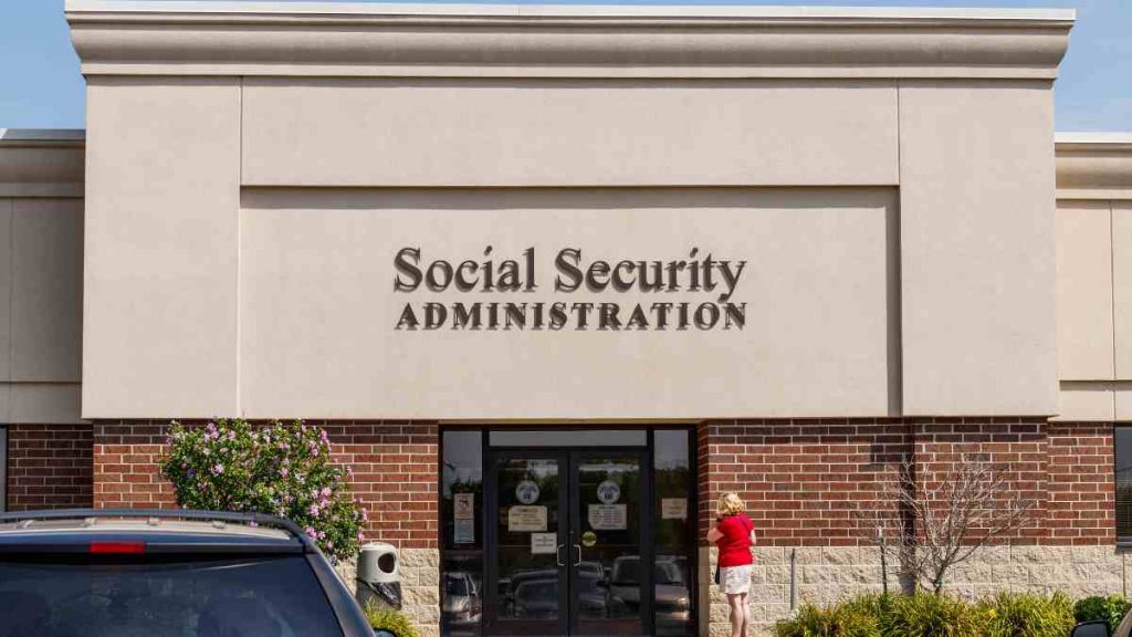 Many Americans wonder if the Social Security offices are open for walk-ins in 2025