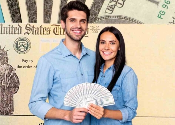 IRS and the top 3 States with highest number of eligible taxpayers for a 2021 refund