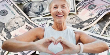 62-year-olds who can get a $2,831 payment from Social Security in May 2025