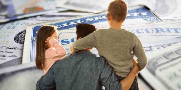 Social Security payments for a spouse and two children in May 2025