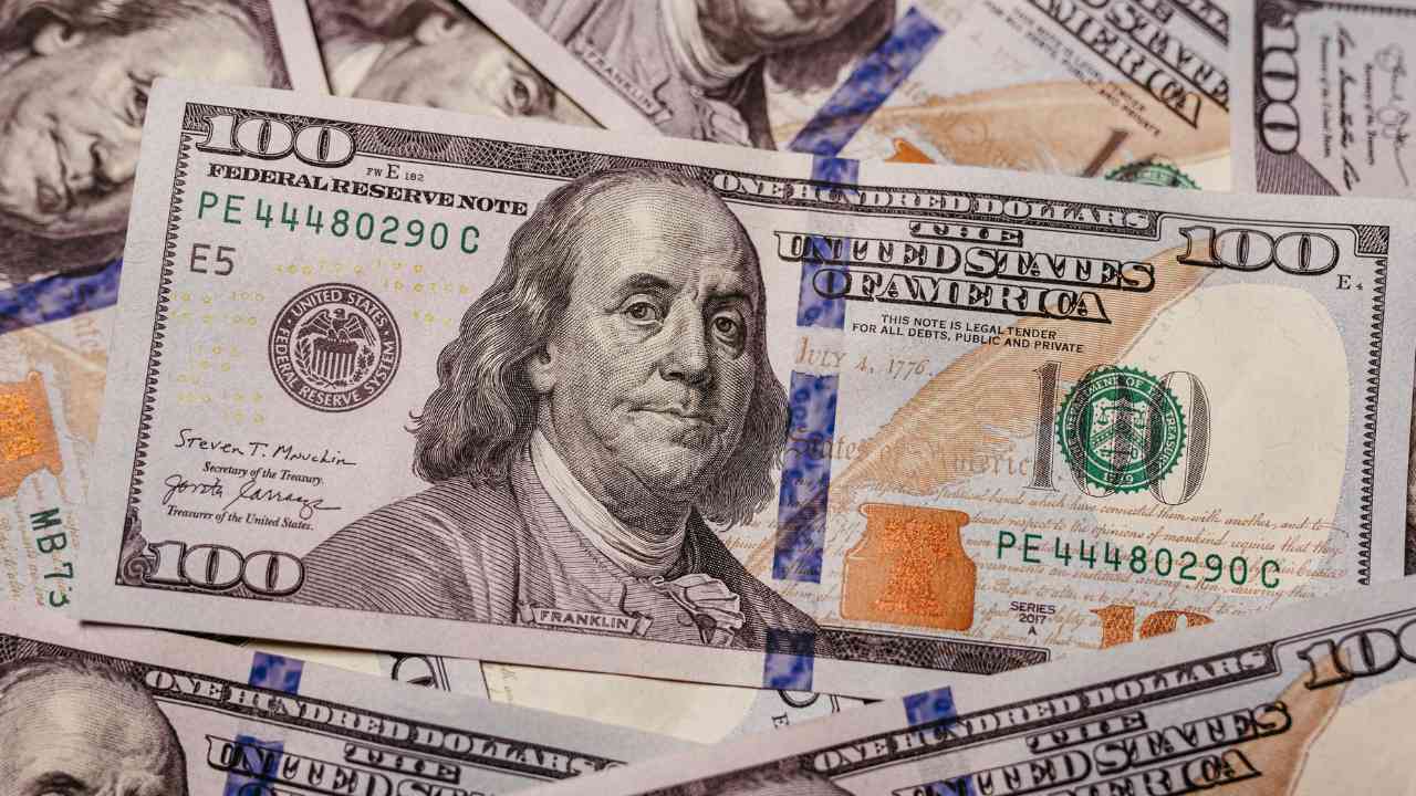 IRS Confirms Larger Tax Refunds Under Trump's "One Big Beautiful Bill": Who's Getting More Cash Average $2,939 Refund Could Increase Under New Tax Provisions