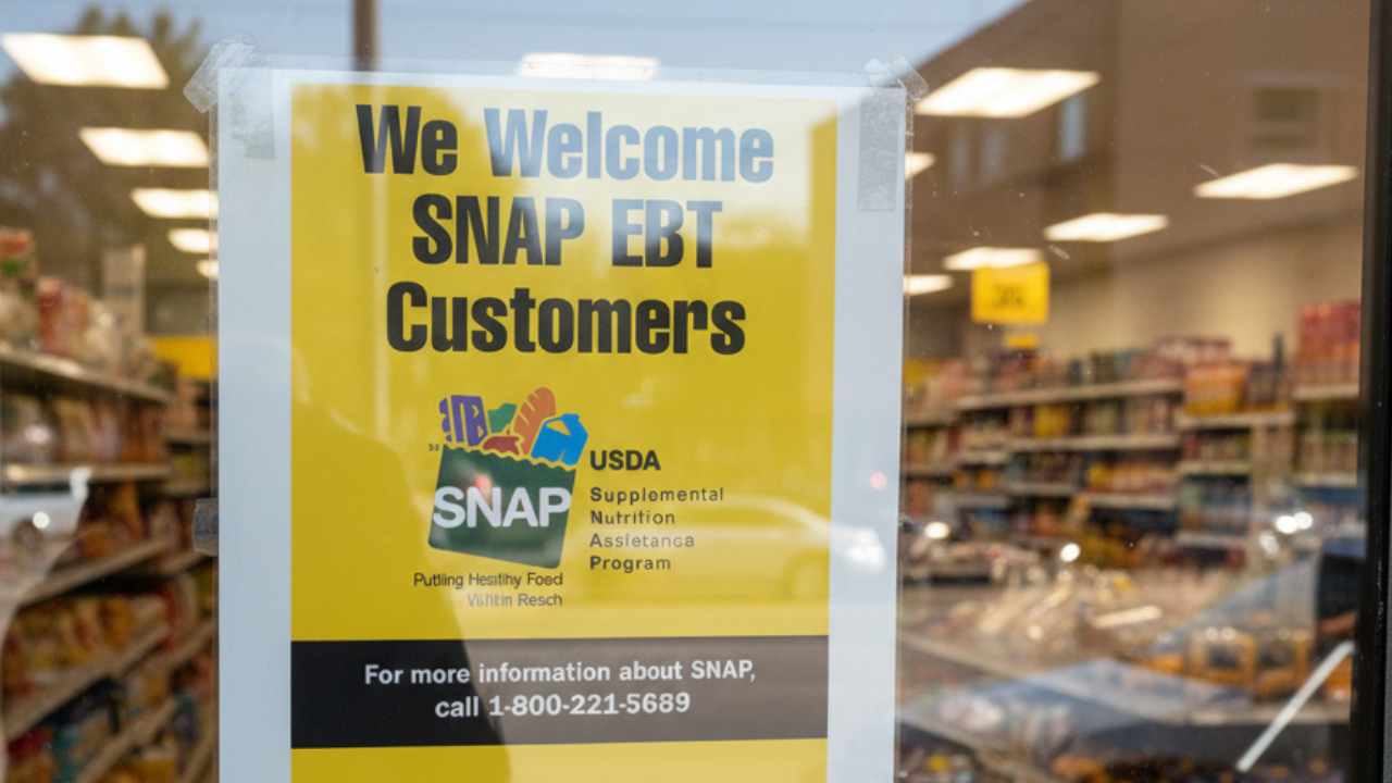 SNAP Benefits for December Arrive On Time After November Delays: All The States Schedules SNAP Payments Return to Normal Schedule: What Recipients Need to Know