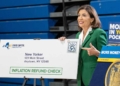 New York Moves Forward Sending “Inflation Refund” Stimulus Checks: Up to $400 Approved "Inflation Refund checks are on the way for more than eight million New Yorkers," said Governor Kathy Hochul