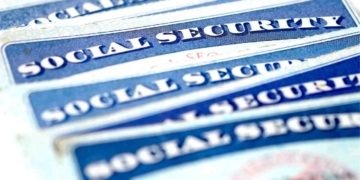The $2,451 Gap: Why Your Social Security Choice at 62 vs. 70 Has Never Been Bigger