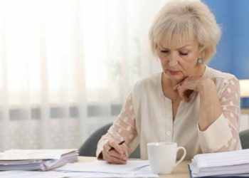 Experts point to a clear savings target for age 50