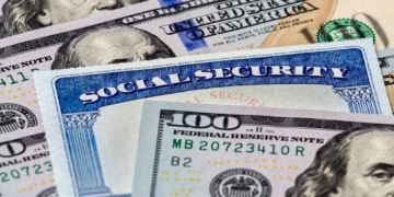 The maximum Social Security benefit in 2026 is $5,251 per month: Who's getting it?