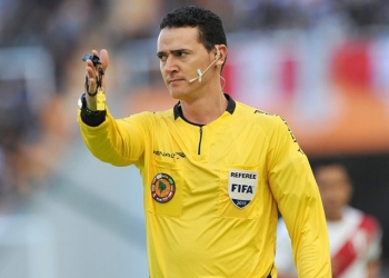 Federación Chilena pidió suspensión del árbitro colombiano Wilmar Roldán