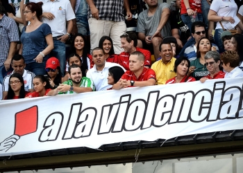 Lo que pasará con el hincha del Medellín que empujó e insultó a jugadores de Nacional