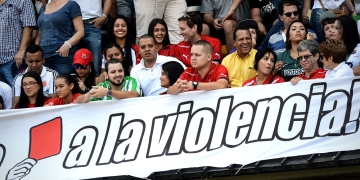 Lo que pasará con el hincha del Medellín que empujó e insultó a jugadores de Nacional