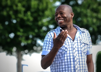 La confesión y cómica felicitación de Faustino Asprilla en el Día de la Mujer