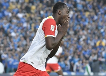 Baldomero Perlaza, entre ir a Atlético Nacional o quedarse en Santa Fe