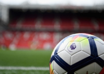 ¿Cómo se distribuye el dinero de los derechos televisivos en la Premier League?