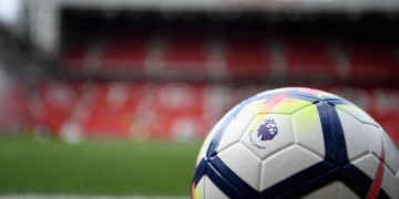 ¿Cómo se distribuye el dinero de los derechos televisivos en la Premier League?
