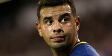 Juan Román Riquelme defiende de las críticas a Edwin Cardona