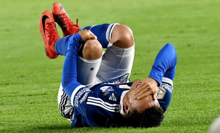 BOGOTA - COLOMBIA - 25  03 - 2018: Santiago Montoya, jugador de Millonarios, durante partido de la fecha 10 entre Millonarios y Jaguares F. C., por la Liga Aguila I 2018, jugado en el estadio Nemesio Camacho El Campin de la ciudad de Bogota. / Santiago Montoya, during a match of the 10th date between Millonarios and Jaguares F. C., for the Liga Aguila I 2018 played at the Nemesio Camacho El Campin Stadium in Bogota city, Photo: VizzorImage / Luis Ramirez / Staff.