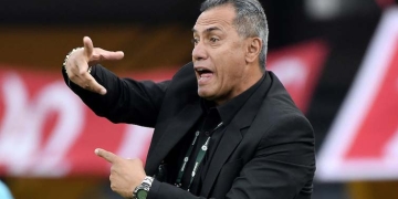 Hernán Torres dejó de ser el técnico del Alajuelense de Costa Rica