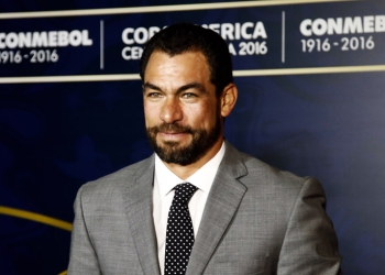 ¡Dejó con la mano estirada al presidente del América de Cali!