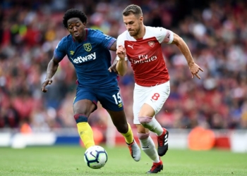 Partido completo para Carlos Sánchez con el West Ham frente al Arsenal
