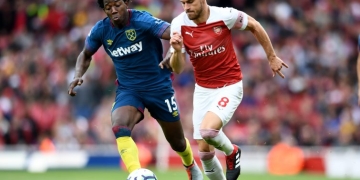 Partido completo para Carlos Sánchez con el West Ham frente al Arsenal