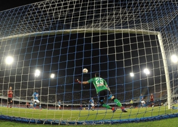 Con remontada incluida: ¡debut y victoria para David Ospina es Italia!