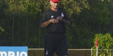 Ya está “Pecoso” en América de Cali, ¡pero todavía no puede dirigir!