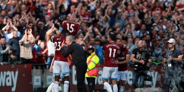 Marko Arnautovic dedicó su gol a Carlos Sánchez