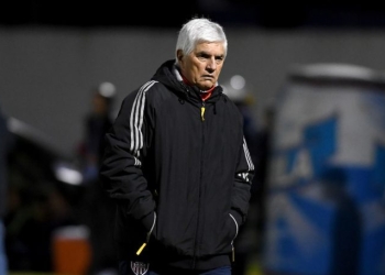 TUNJA- COLOMBIA, 18-08-2018:Julio Comesaña director técnico del Atletico Junior.Acción de juego entre los equipos Boyaca Chicó y Atlético Junior  durante partido por la fecha 5 de la Liga Águila II 2018 jugado en el estadio La Independencia de la ciudad de Tunja. / Julio Comesana coach of Atletico Junior.Action game between Atletico Junior against Boyaca Chicó during the match for the date 5 of the Liga Aguila II 2018 played at the La Independencia stadium in Tunja city. Photo: VizzorImage / Cristian Ávarez / Contribuidor