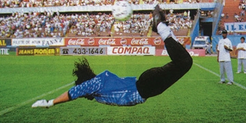 Ya son 23 años de la mejor jugada del fútbol mundial: ¡El Escorpión!