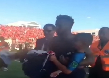 El emotivo gesto de Neymar con un pequeño hincha francés