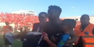 El emotivo gesto de Neymar con un pequeño hincha francés