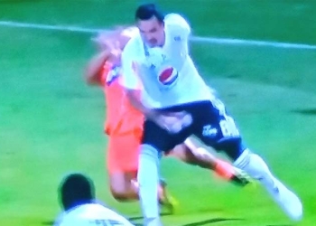 La sanción que se ganó Alejandro Bernal por la expulsión ante Envigado
