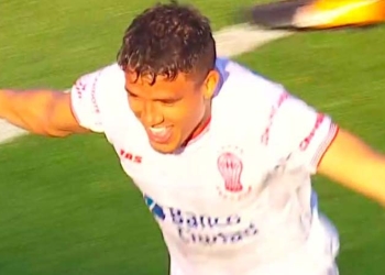 ¡Otro golazo de Andrés Felipe Roa en Huracán!