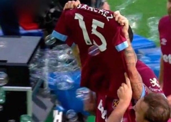La dedicatoria de West Ham United que agradeció Carlos Sánchez