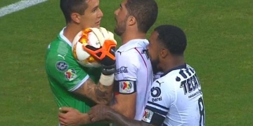 Dorlan Pabón, ¡al mejor estilo de Luis Suárez!