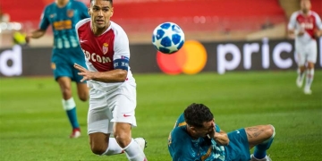 Hasta la UEFA se sorprende con Falcao antes de su reencuentro con Atlético de Madrid