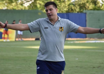 Respuesta de Tulio Gómez al rumor de Juan Cruz Real como reemplazo de Alexandre Guimaraes en América de Cali