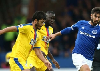 Everton ganó y se aplazó el debut de Yerry Mina