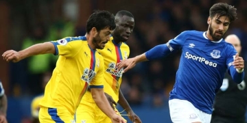 Everton ganó y se aplazó el debut de Yerry Mina