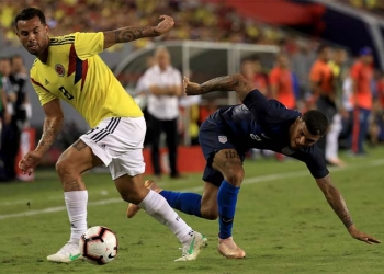 Edwin Cardona, cada vez más lejos de Boca Juniors