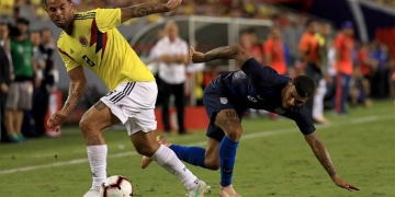 Edwin Cardona, cada vez más lejos de Boca Juniors