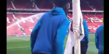 La entrada de Yerry Mina al césped de Old Trafford