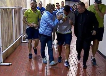 Le arrojaron gas pimienta al bus de Boca Juniors