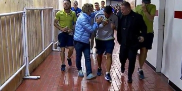 Le arrojaron gas pimienta al bus de Boca Juniors