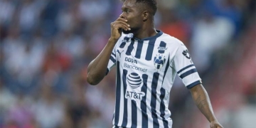 7 minutos y afuera. ¡La rápida expulsión de Avilés Hurtado en la que tuvo que ver el VAR!