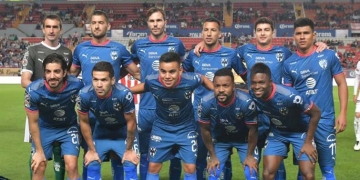 ¡El colombiano terminó a los empujones con un compañero en el vestuario!