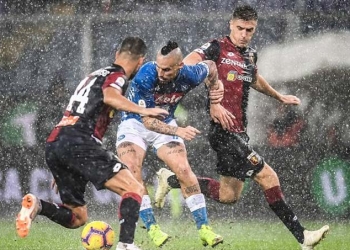 ¡Otro colombiano que debió parar por la lluvia!
